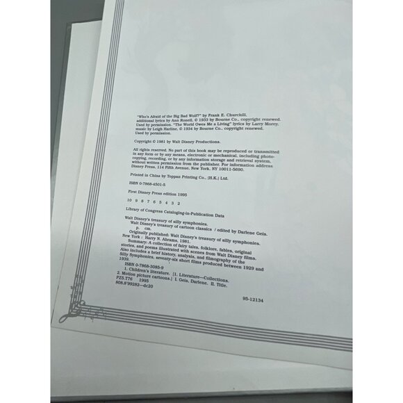 Wat Disney's treasury of cartoon classics hardcover book 1981English READ - Picture 3 of 4